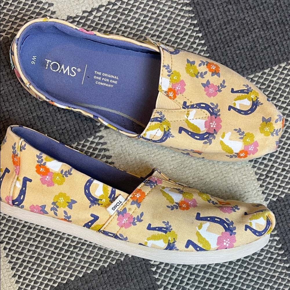 Toms horse floral print 6